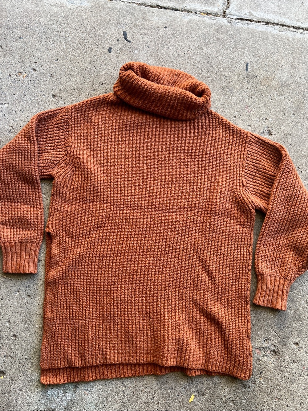 Free people turtleneck chunky knit side slit sweater women’s small